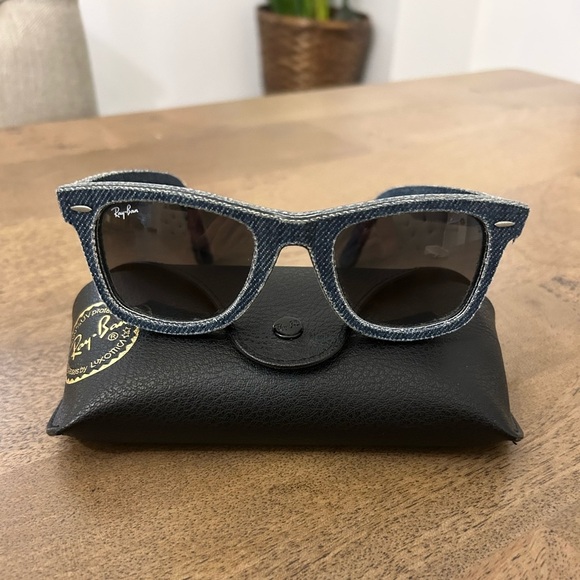 SUPER RARE Ray-Ban Wayfarer Denim Blue Sunglasses - Picture 1 of 9